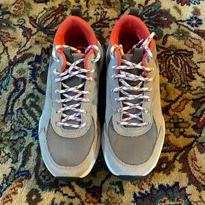 Columbia hiking sneakers women’s